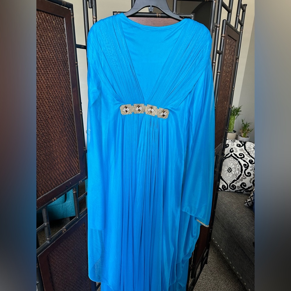 NWT kaftan imported from Dubai, beautiful color!  Sz M-L